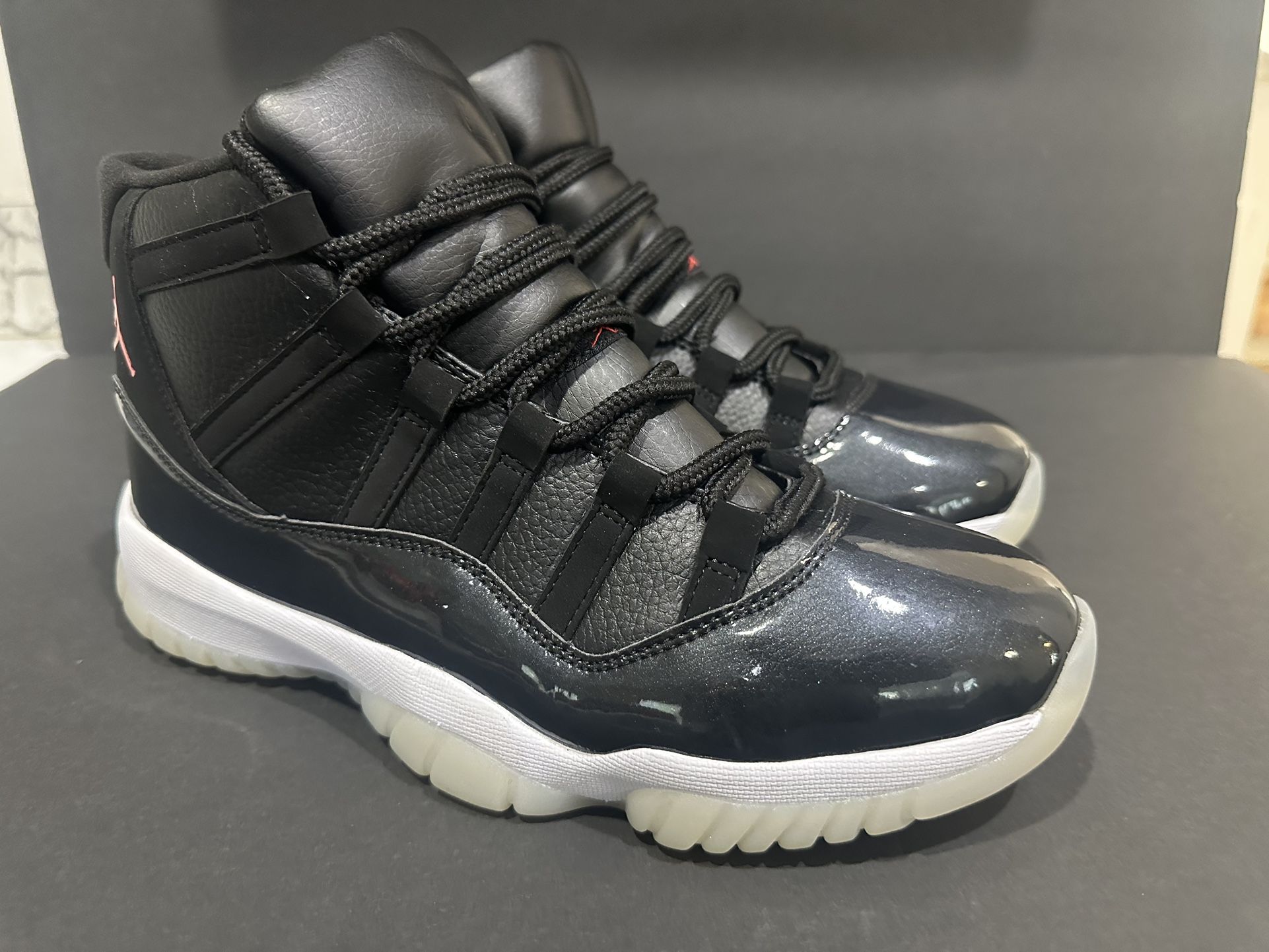 Air Jordan Retro 11 Black Leather An White Bottoms