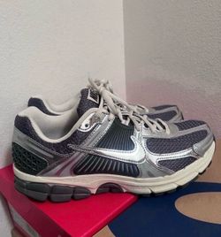Nike Zoom Vomero 5 size 10.5