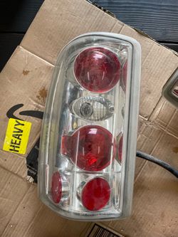 99-06 SUBURBAN TAILLIGHTS