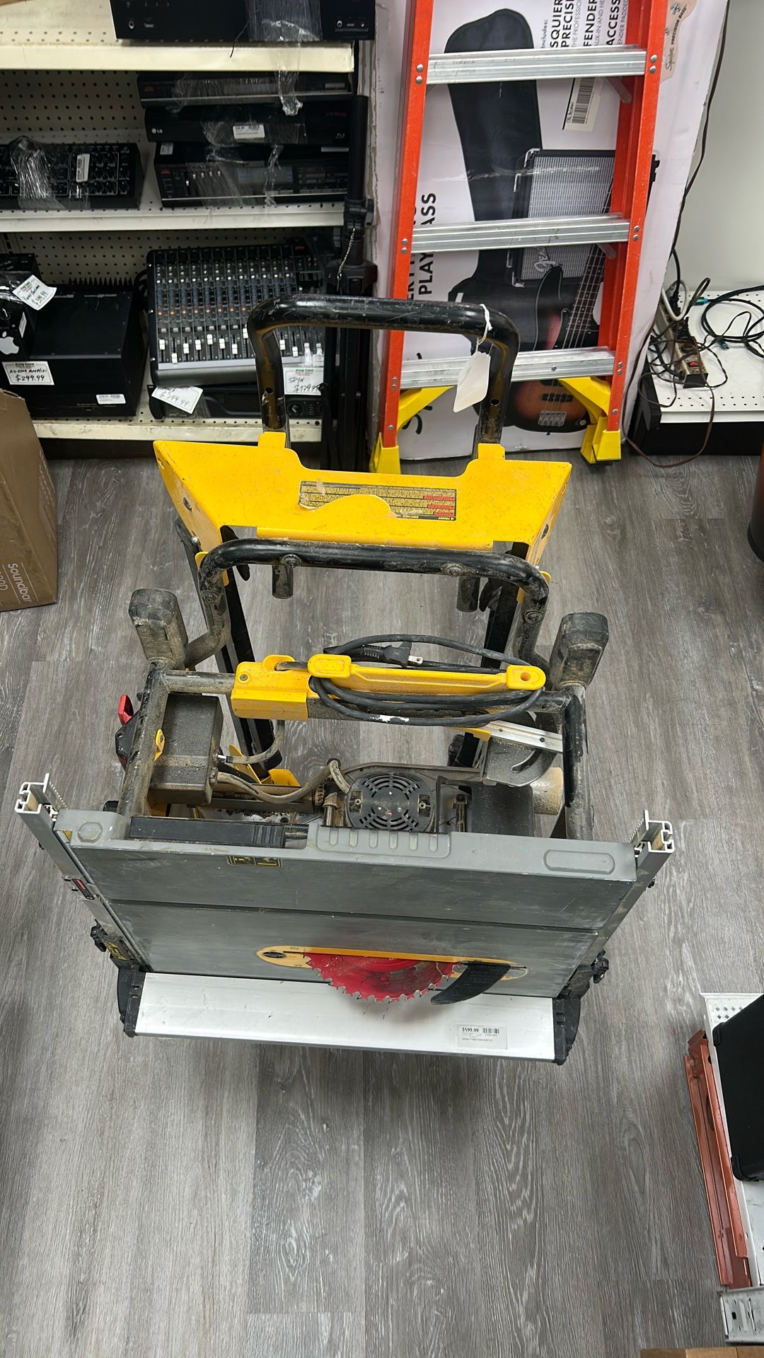 DEWALT TABLE SAW