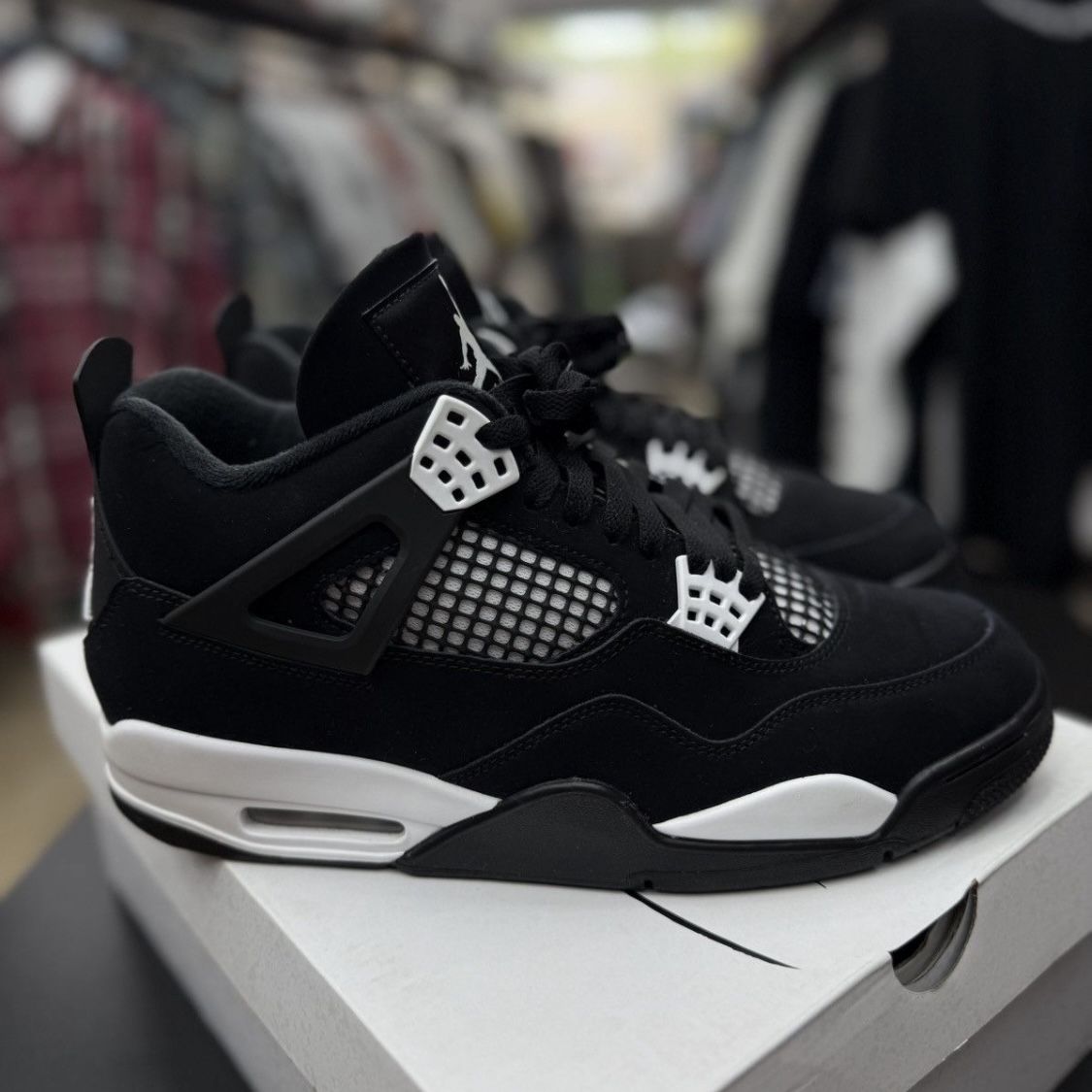 Air Jordan 4 Retro ‘White Thunder’