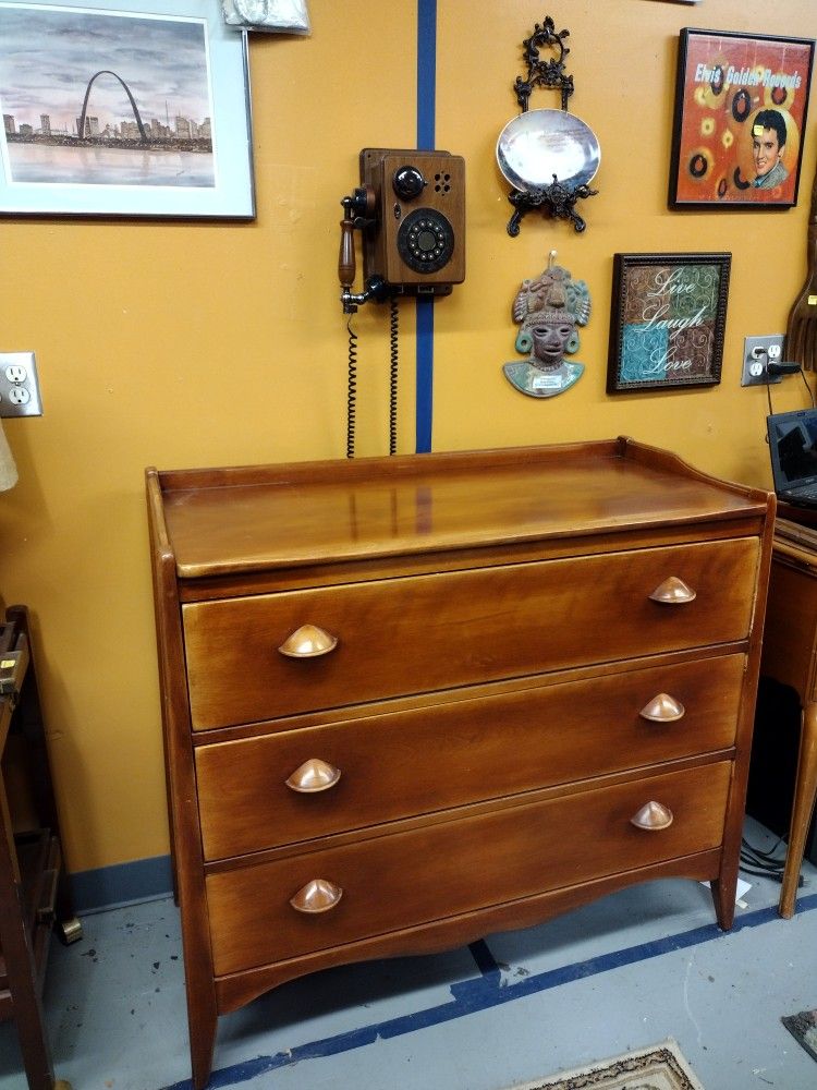 Antique Cushman 3 Drawer Dresser and Mirror For Sale 🛏️