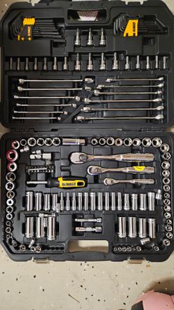 Dewalt 142 piece tool kit
