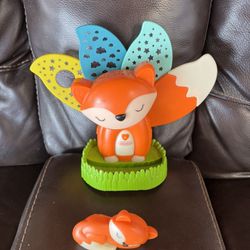 3-IN-1 MUSICAL SOOTHER & NIGHT LIGHT PROJECTOR orange fox   Location new port Richey