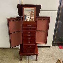 Queen And Style Jewelry Chest