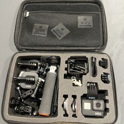 Go Pro Hero 7 Black With 2 Batteries & Accessories 