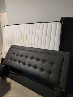 Queen size bed. Other than a coffee stain on the mattress, it's in pretty good  condition.