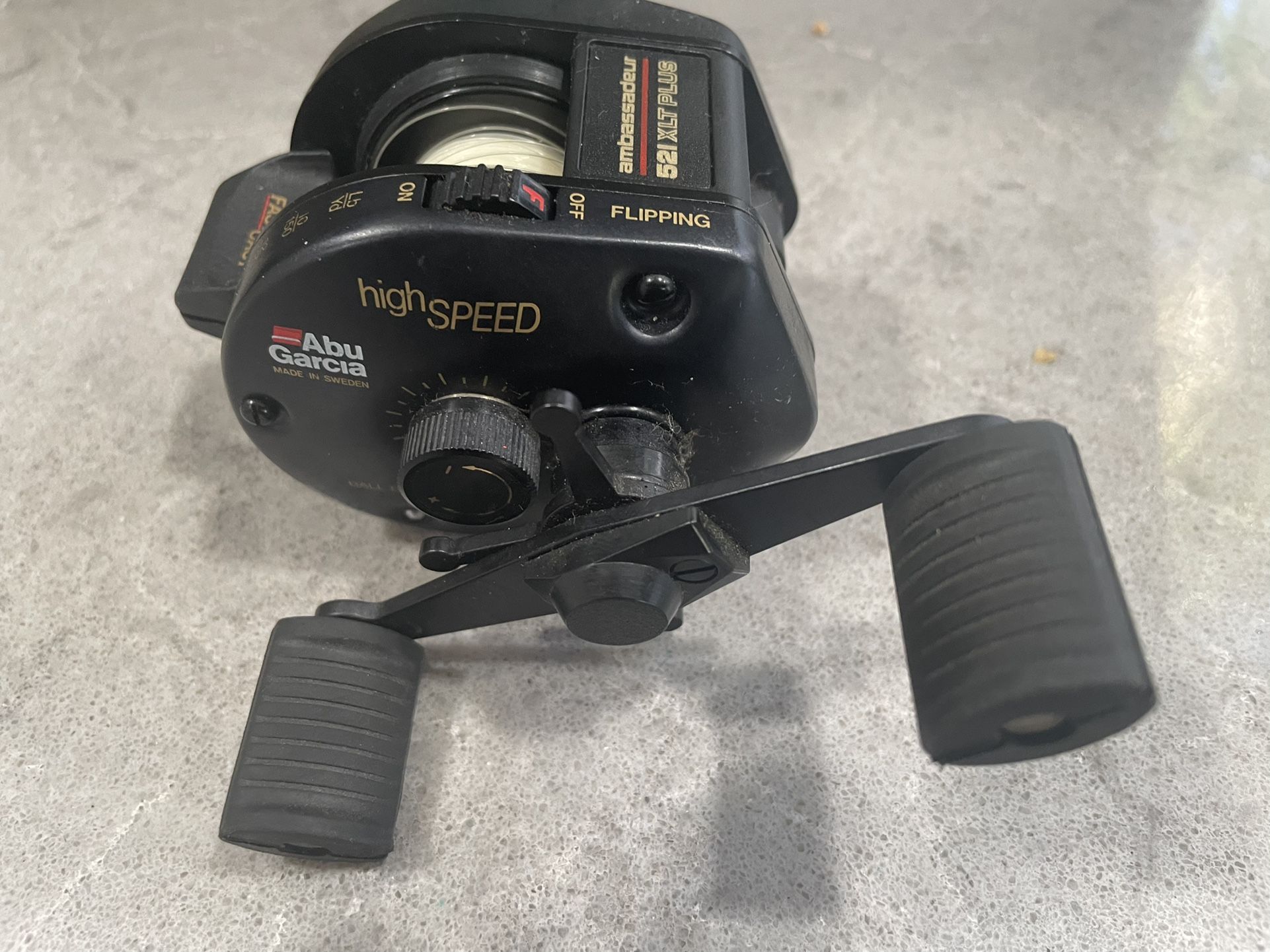 Abu Garcia Ambassadeur 521 XLT Plus Baitcasting Reel