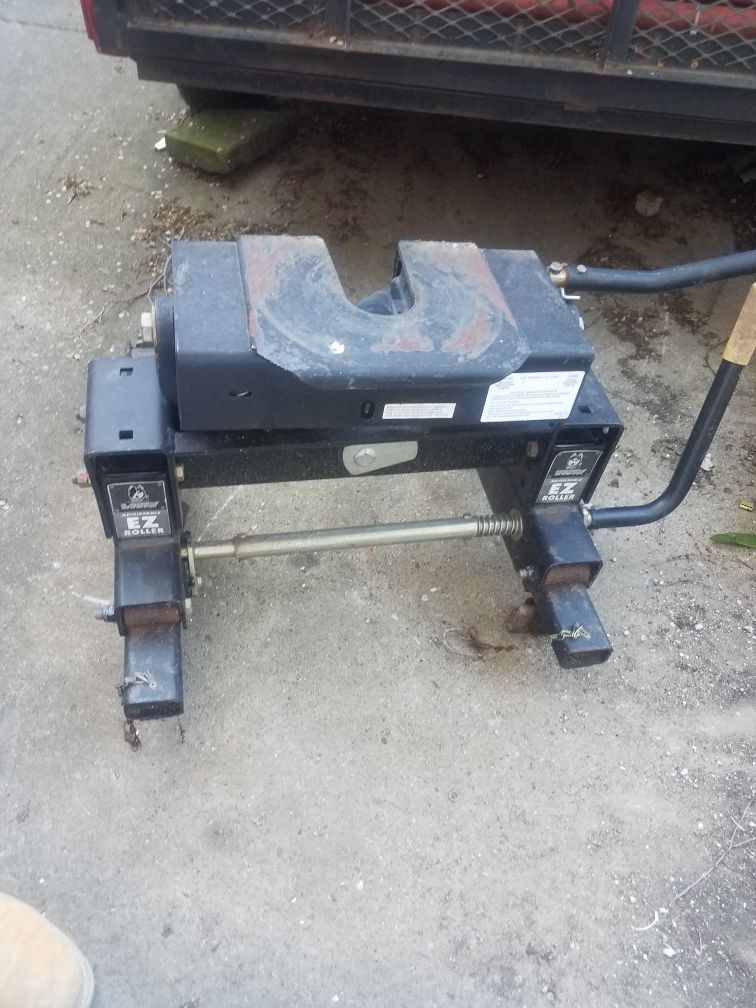 Fifth wheel hitch