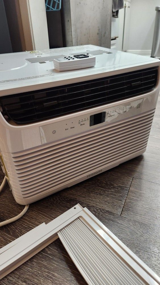 Frigidaire Window window AC 8,000 BTU.
