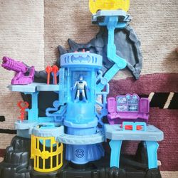 Imaginext DC Super Friends Bat-Tech Batcave Batman Figure Playset with Lights & Sounds