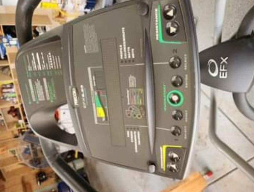 Precor EFX 5.23 Elliptical