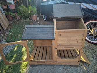 Outdoor bunny hatch