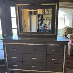 Drawer Dresser With Light Mirror 