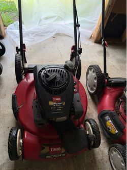 Self propelled lawnmowers