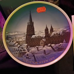 1975 Rosenthal Christmas collector plate featuring the Freiburg Cathedral, designed by Helmut Drexler. 