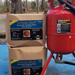 New Sand Blaster with 2 boxes of 25 lbs Walnut shells