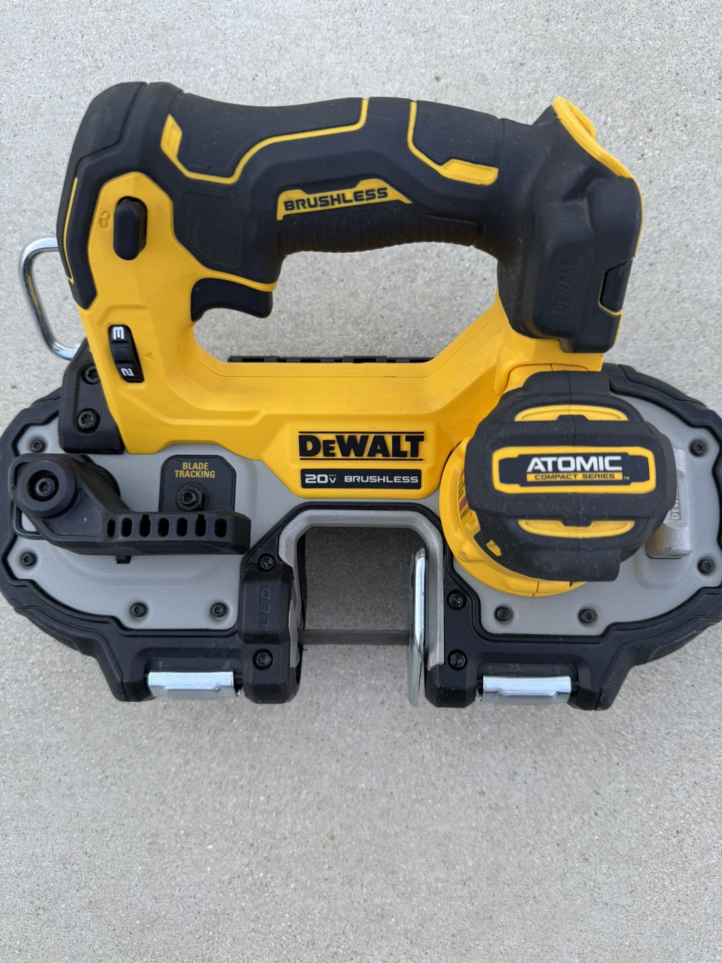DEWALT ATOMIC 20VOLTS BANDSAW 