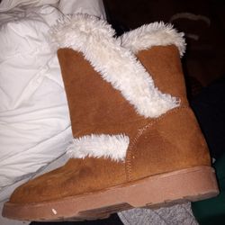 Comfy Size 6 Boots 