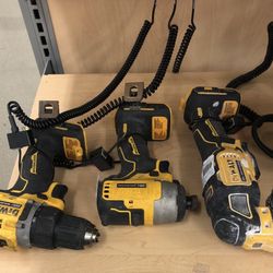 2 Drils ATOMIC 20V MAX Cordless Brushless Compact 1/4 in. Impact Driver (Tool Only) by DEWALT SET