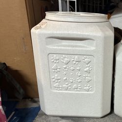 Gamma Pet Food Container