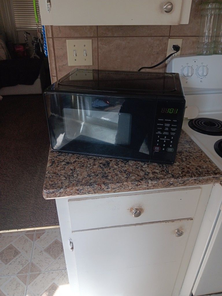Microwave Good Condition 700 Watt