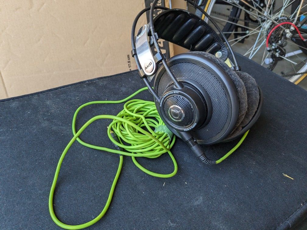 AKG Q701