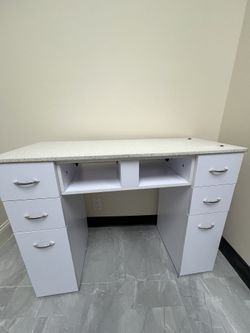 Manicure Table w/ Storage – Great Condition