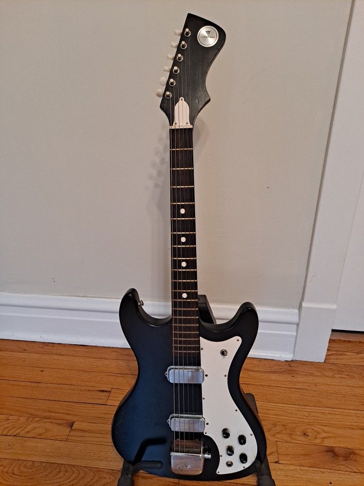 1967 Truetone Vanguard 302 Electric Guitar