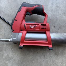 Milwaukee Grease Gun M12