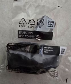 AKG Earbuds / USB Connector