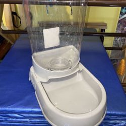 Large Gravity Cat & Dog Waterer - Boots & Barkley $8