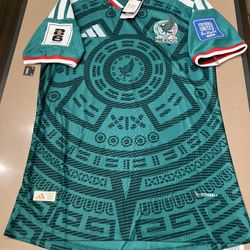 Men’s Small Mexico Soccer Jersey (Slim Fit)