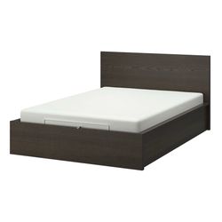 Used - Like New | Queen Storage Bed with Lift-Up Storage. Used - Like New  |  Cama Queen con storage. Usada, con mecanismo de elevación. Usada, como n
