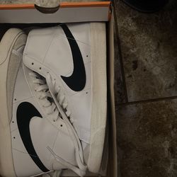 Blazer Mid 77 