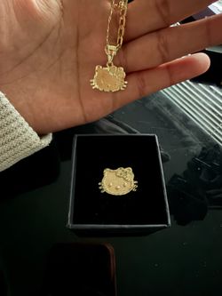 Hello Kitty Set .