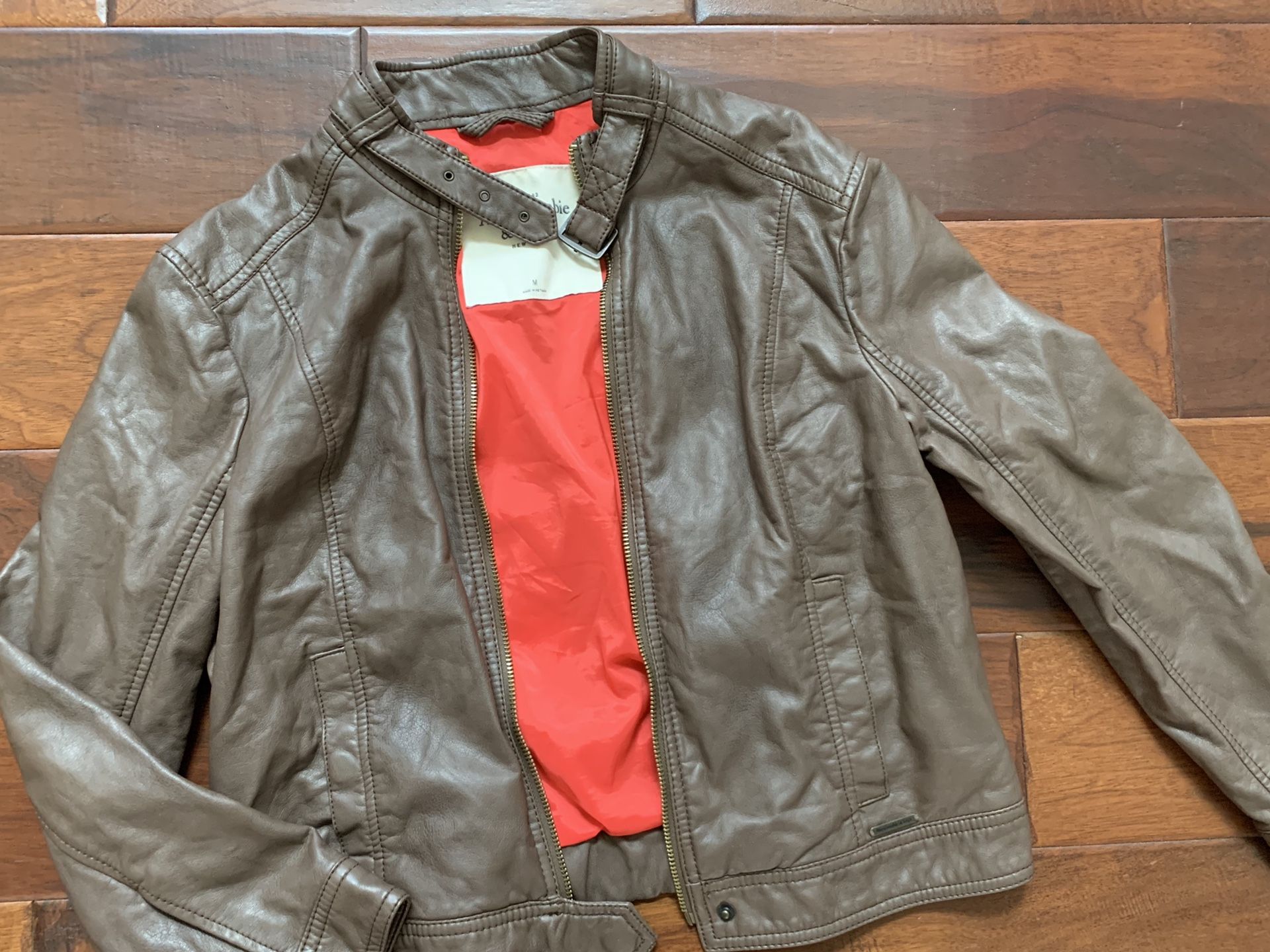 New tan Abercrombie ladies M bomber jacket