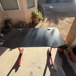 Gaming desk