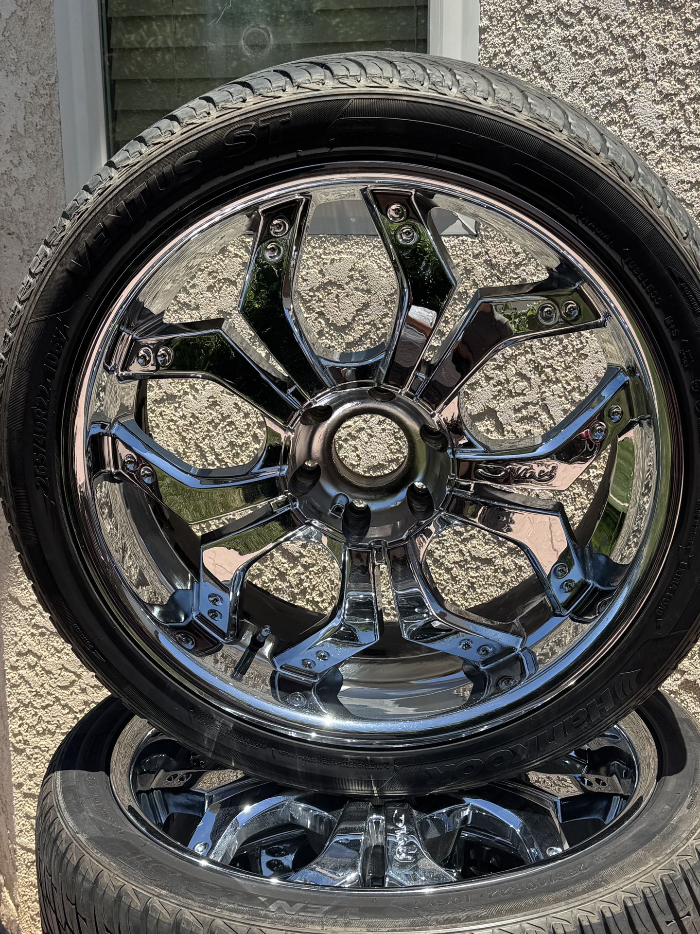 Set of 22” DVinci Chrome Wheels with Tires