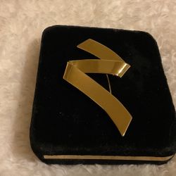 Gold Tone Zigzag Design Brooch (Monet)