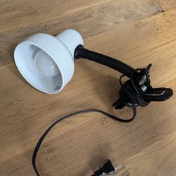 Desk lamp with clamp