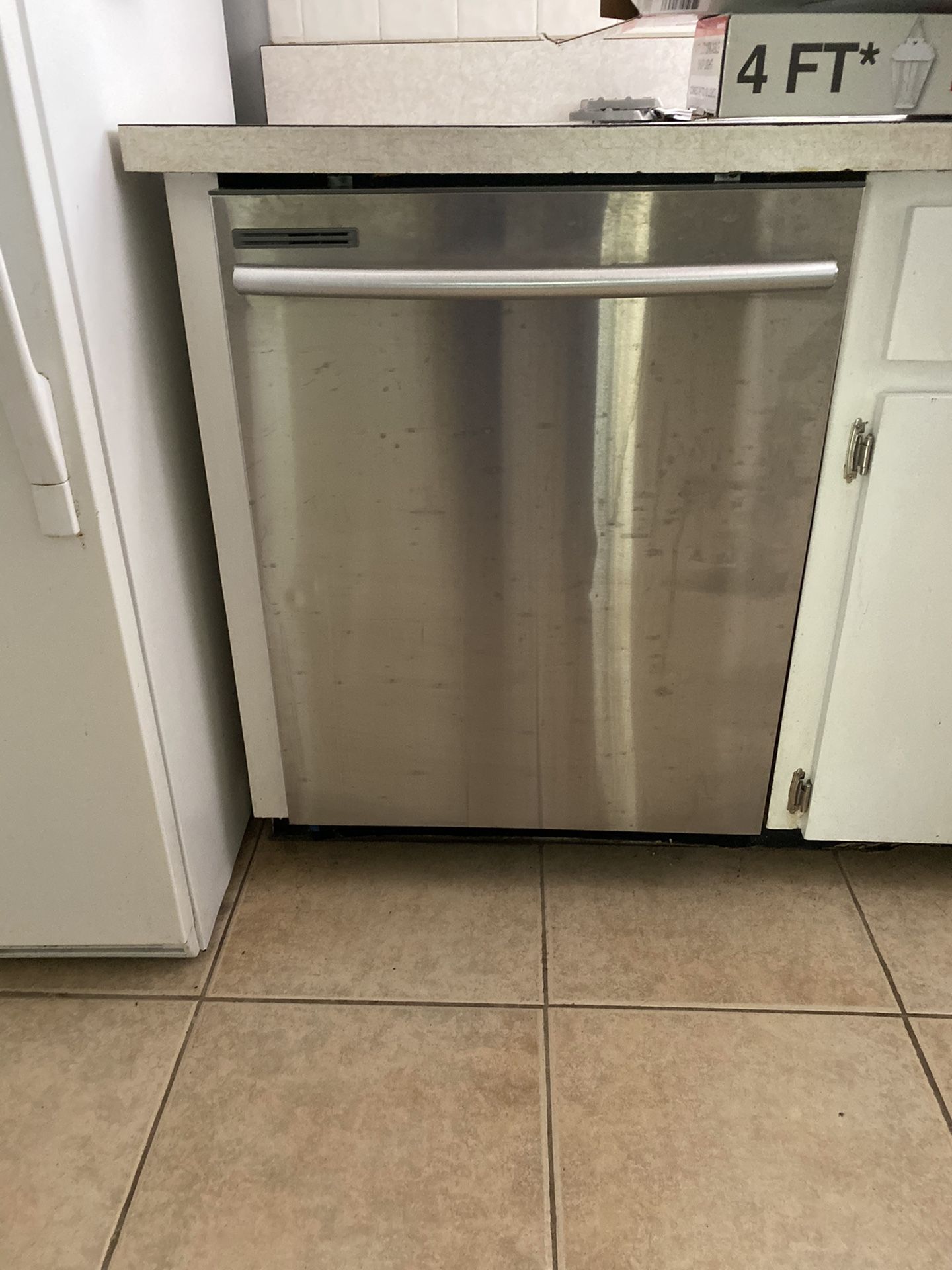 Dishwasher, Samsung, stainless steel, like new.