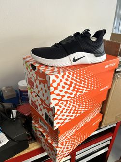 NEW Nike Women’s Renew TR 9