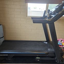 Horizon 7.0 AT Studio Series TREADMILL