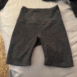Beyond Yoga Biker Shorts in size S