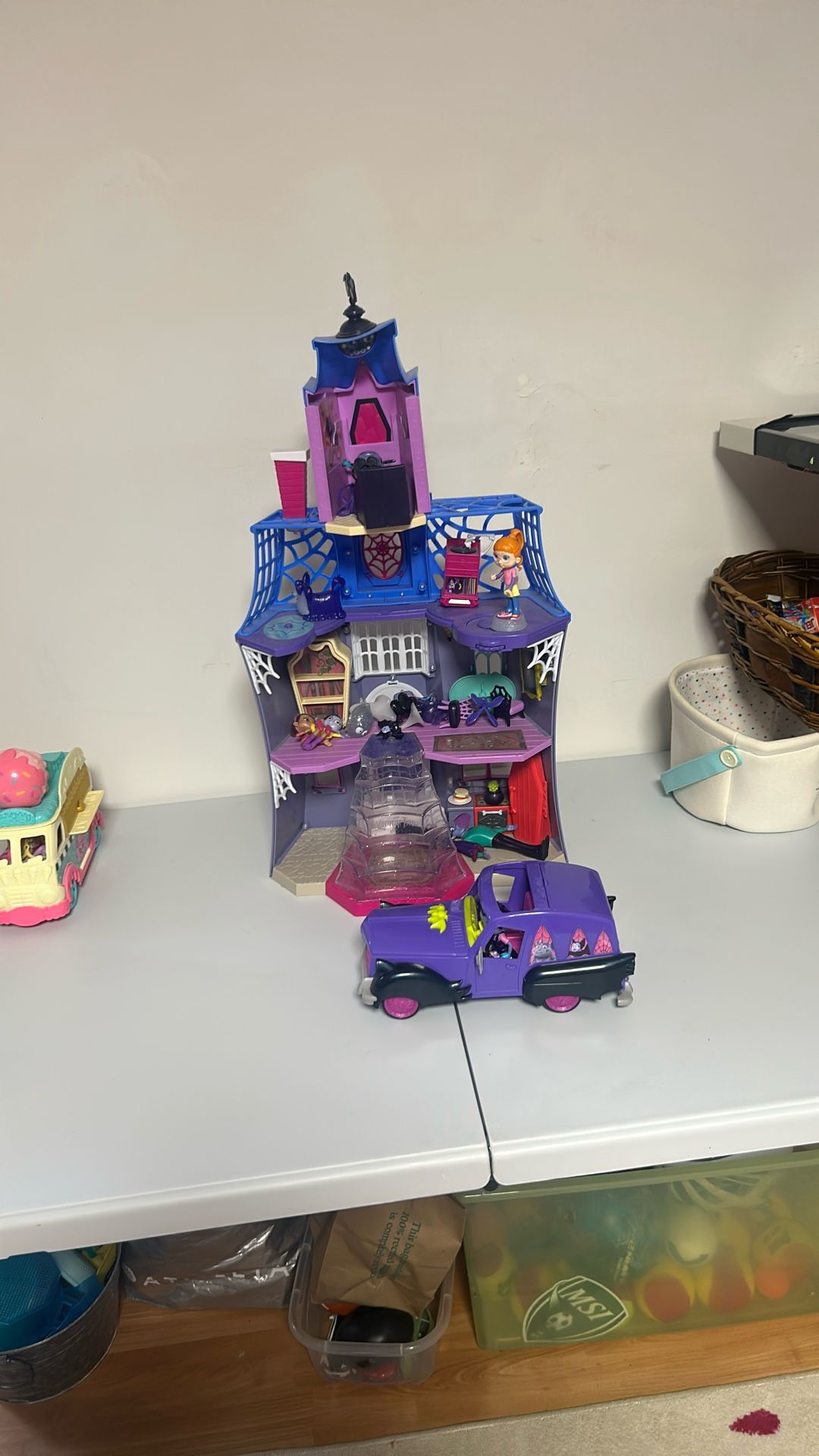 vampirina House And Car