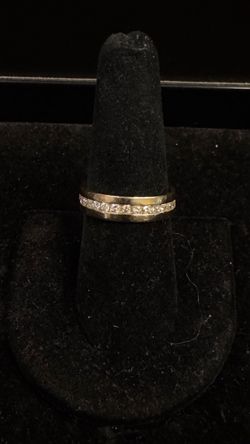 14K Gold Diamond Band 4.90grms approx 1/4ctdw size 8 No Trades, Pick up in Tacoma FIRM PRICE