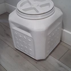 Pets Food Storage 