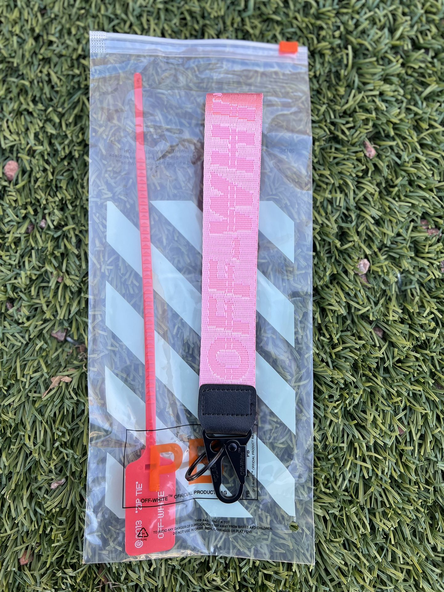 Off White Keychain Pinked Out 