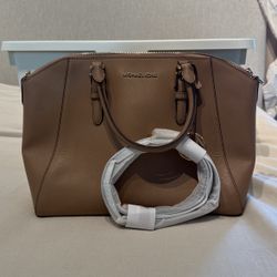 Michael Kors Tan / Light Brown Tote